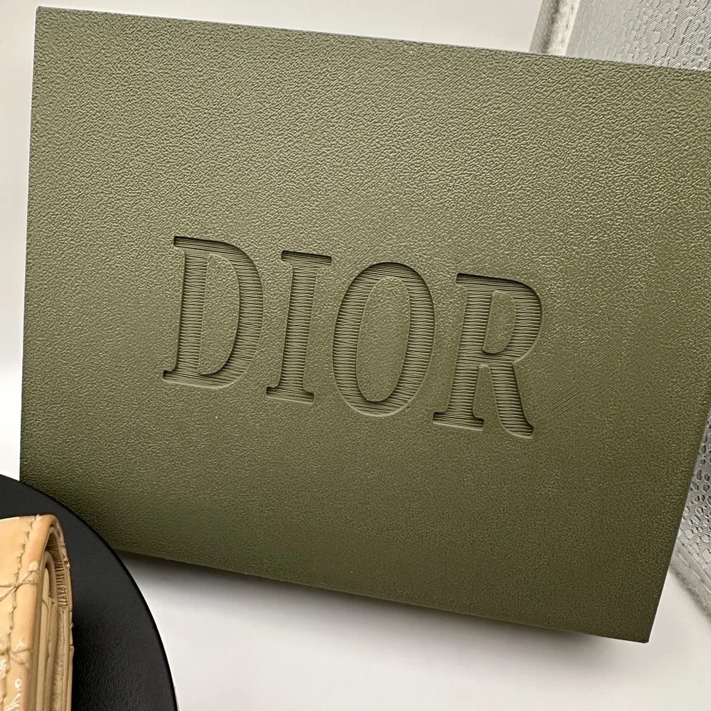 Dior Beige Patent Leather/Leather Trifold Wallet Made in Italy 43-MA-0290
